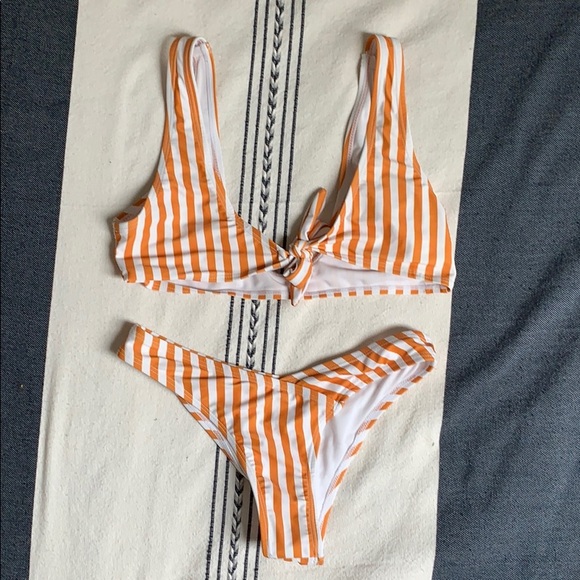 Bikini - Picture 1 of 2